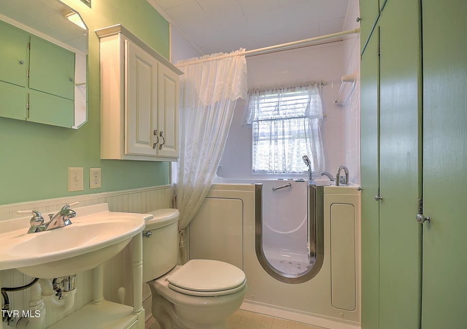 Photo #16: 1241 Carolina Avenue