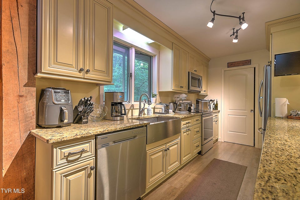 Photo #16: 204 Chinquapin Lane