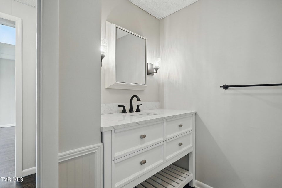 Photo #37: 5530 Paramont Road