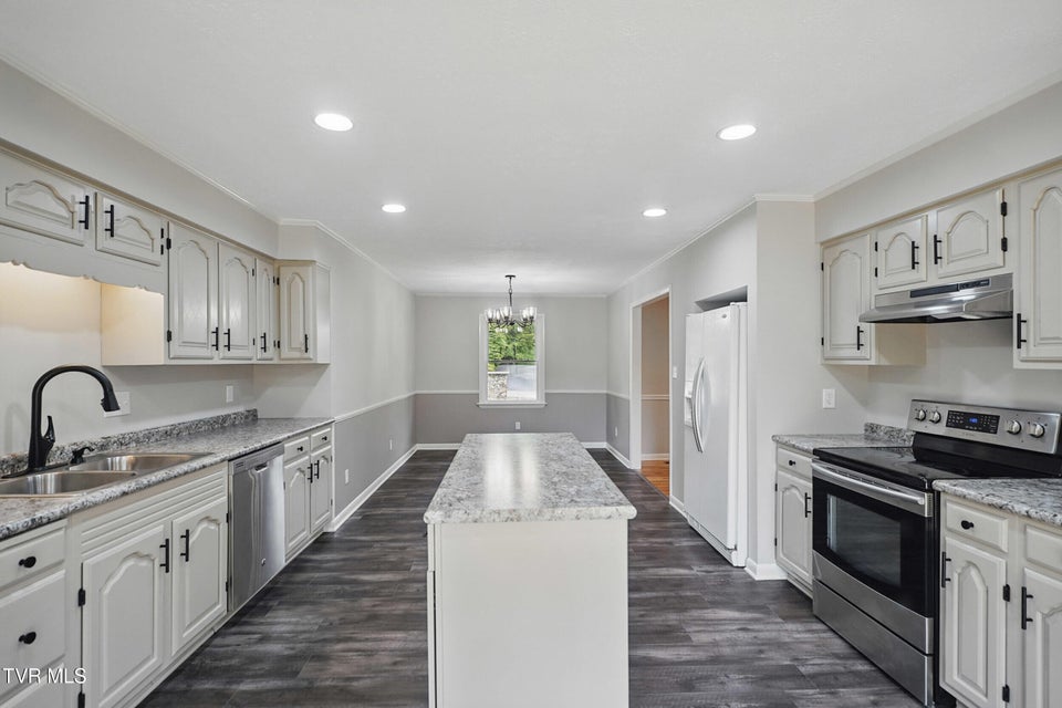Photo #11: 5530 Paramont Road