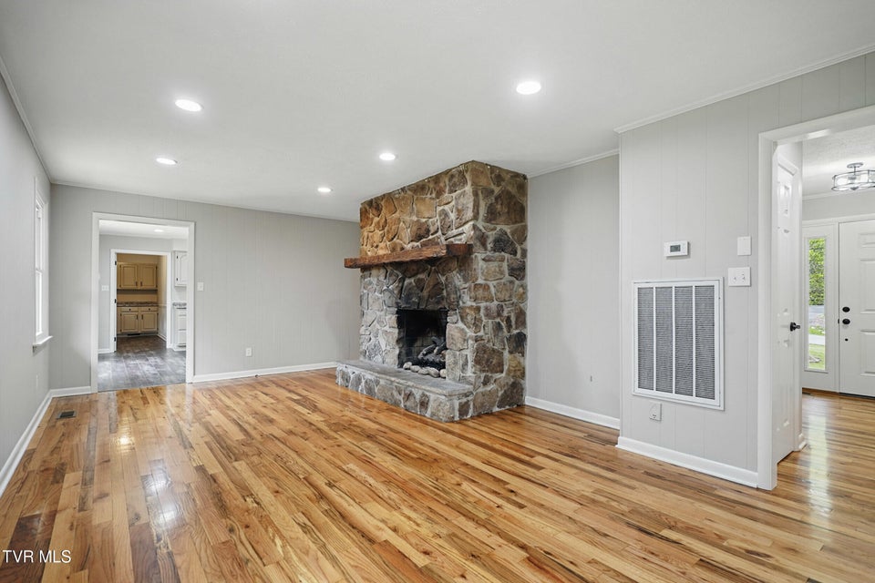 Photo #16: 5530 Paramont Road