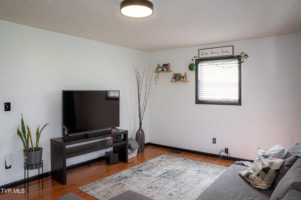 Photo #6: 473 Britton Avenue