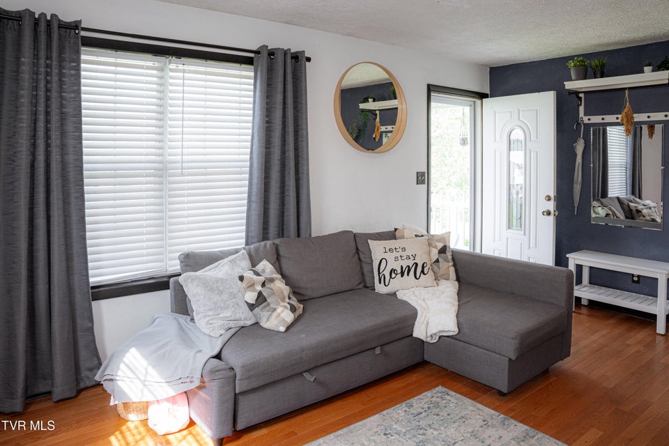 Photo #9: 473 Britton Avenue