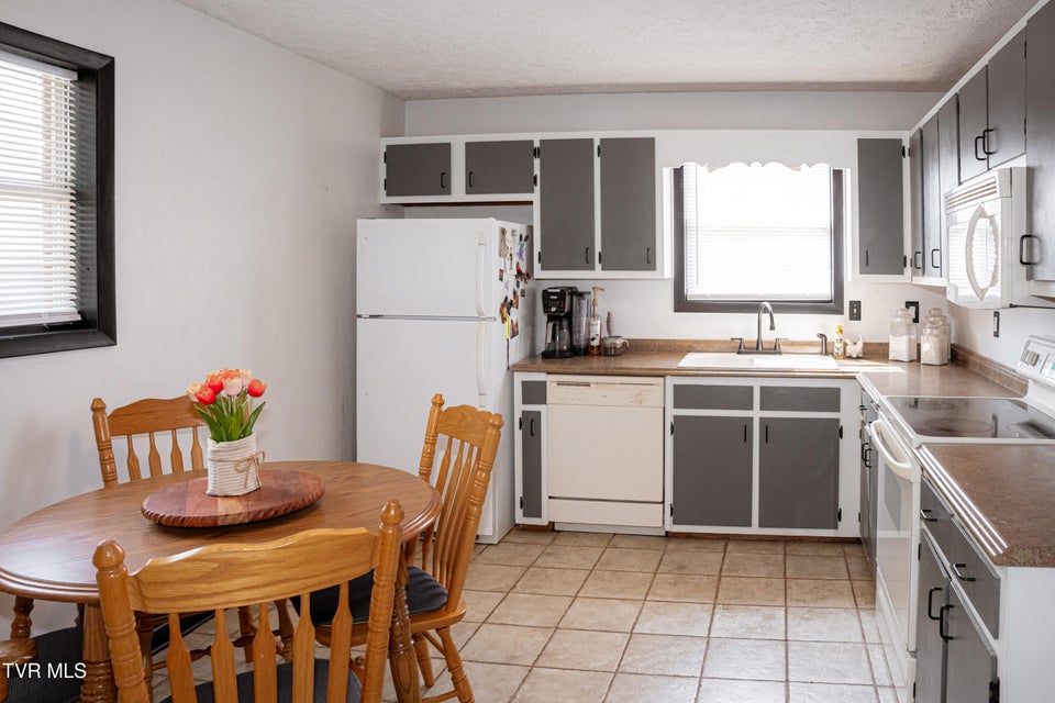 Photo #11: 473 Britton Avenue