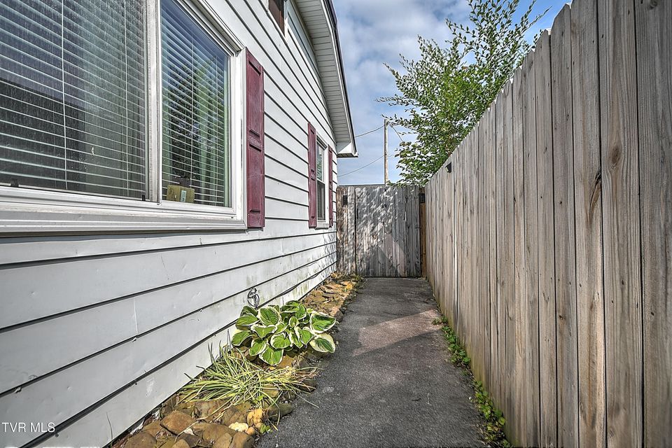 Photo #11: 1018 Federal Street
