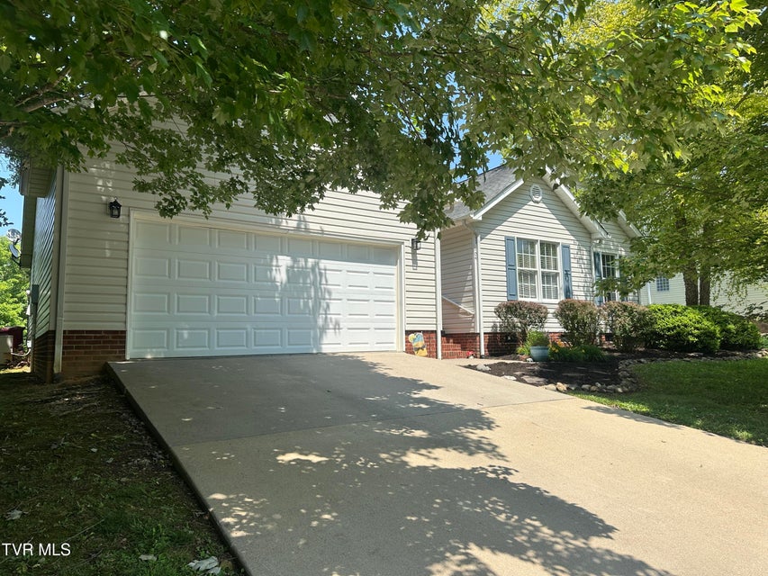 Photo #2: 104 Wyntuck Lane