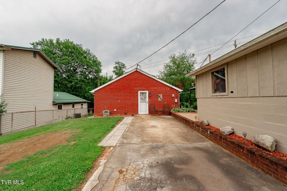 Photo #31: 2009 Tenneva Street