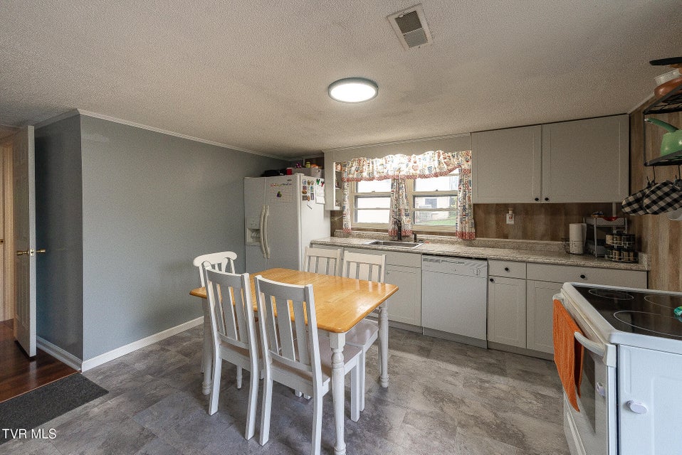 Photo #11: 2009 Tenneva Street