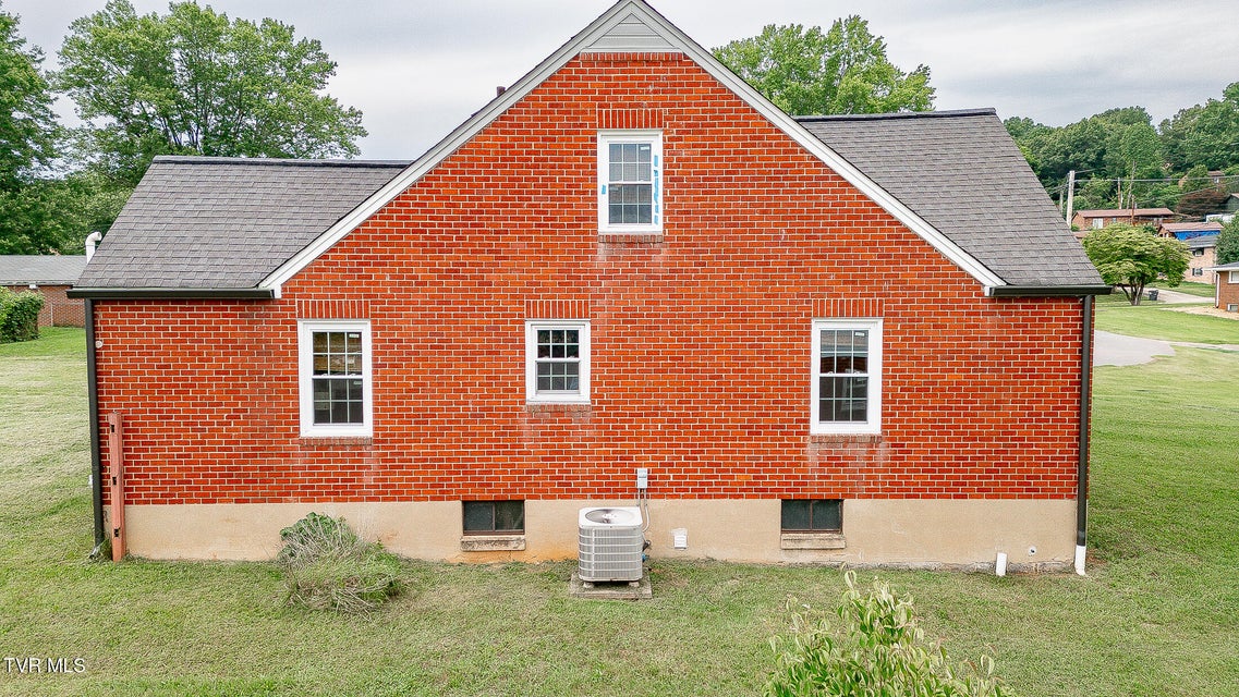 Photo #10: 1024 Sharondale Avenue