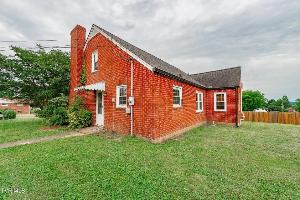 Photo #11: 1024 Sharondale Avenue