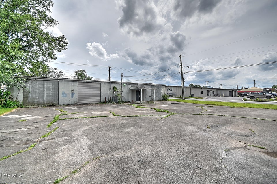 Photo #33: 2302 Center Street