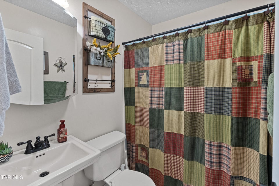 Photo #21: 335 Wisecarver Road