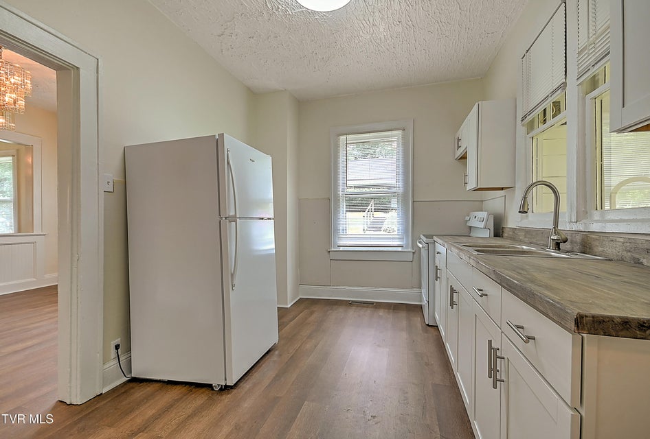 Photo #16: 908 Afton Street