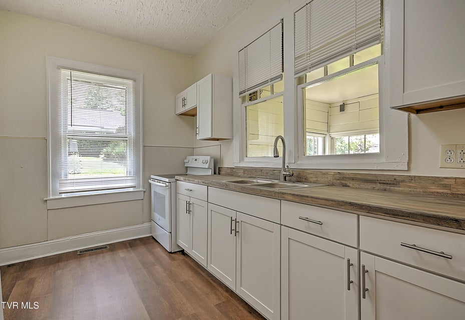Photo #17: 908 Afton Street