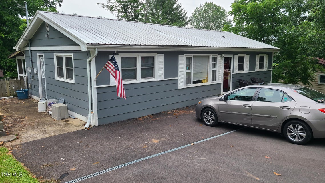 Photo #2: 1315 Lowe Street