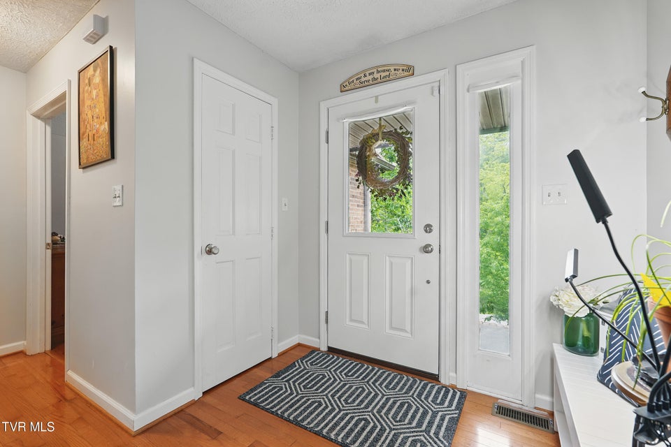 Photo #6: 512 Wheatley Avenue