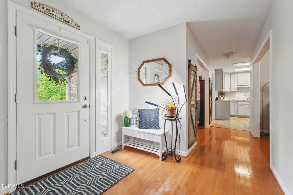 Photo #7: 512 Wheatley Avenue
