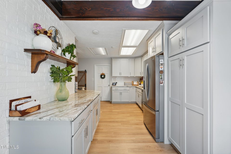 Photo #8: 512 Wheatley Avenue