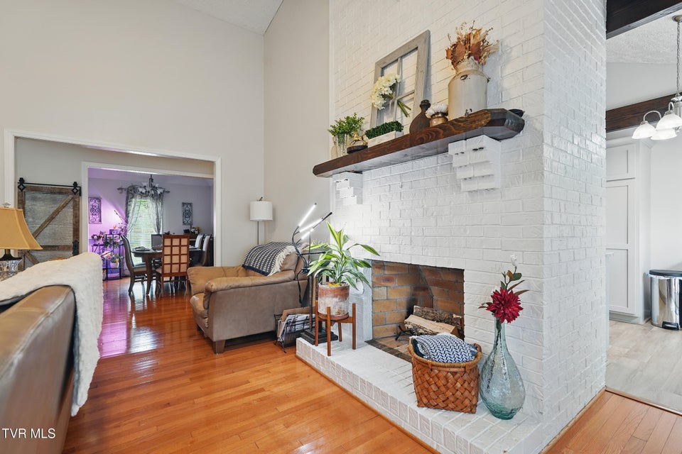 Photo #3: 512 Wheatley Avenue
