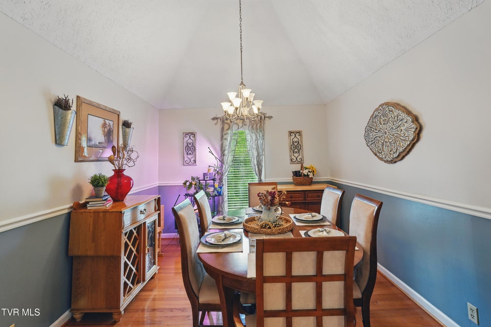 Photo #13: 512 Wheatley Avenue