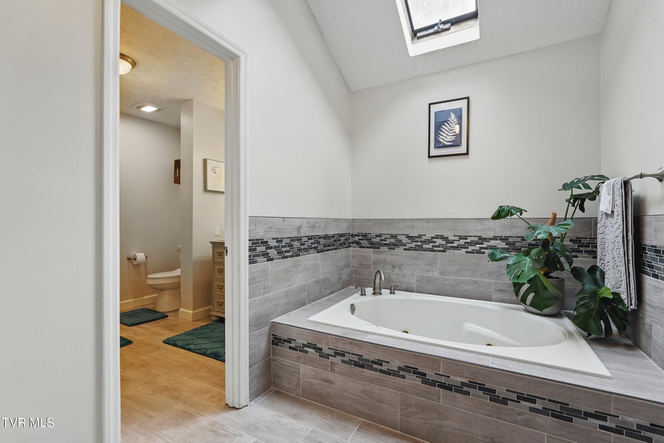 Photo #17: 512 Wheatley Avenue