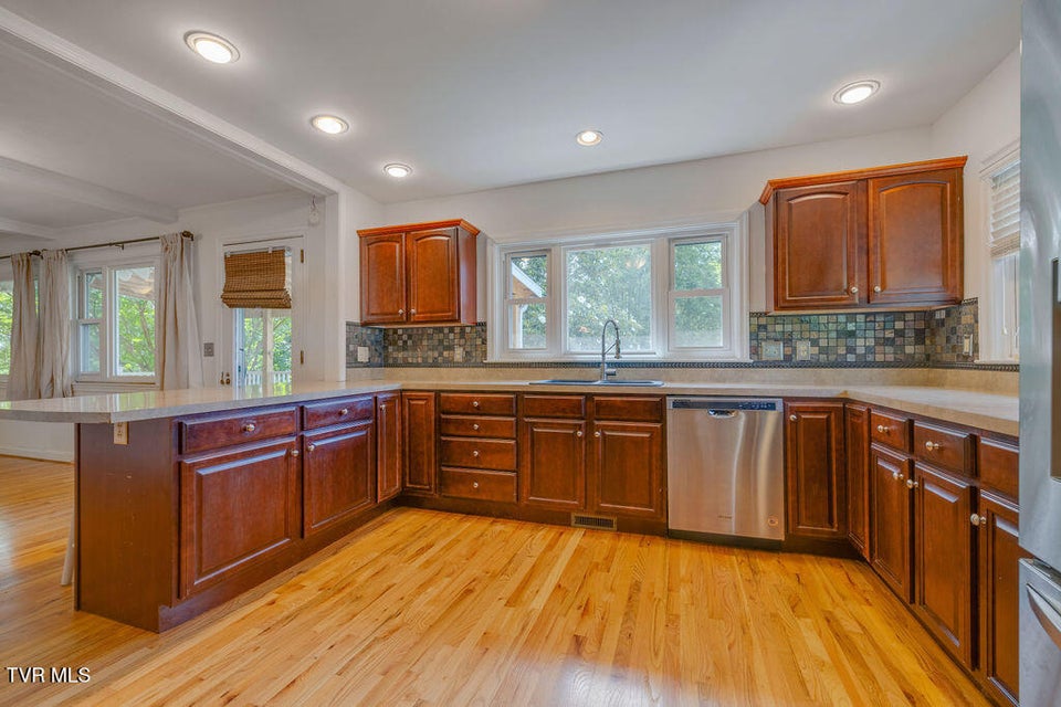 Photo #19: 506 10th Avenue