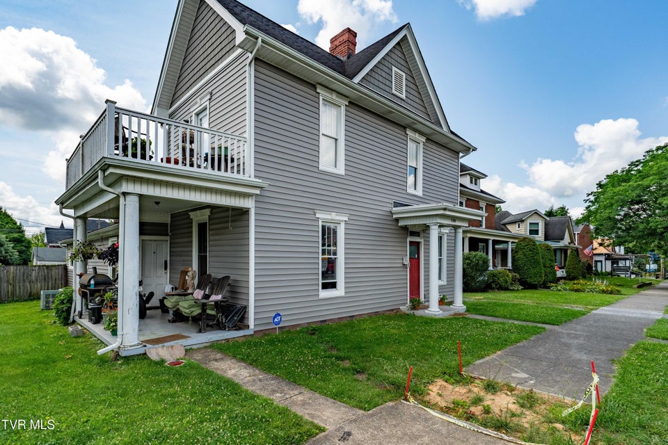 Photo #4: 108 E Unaka Avenue