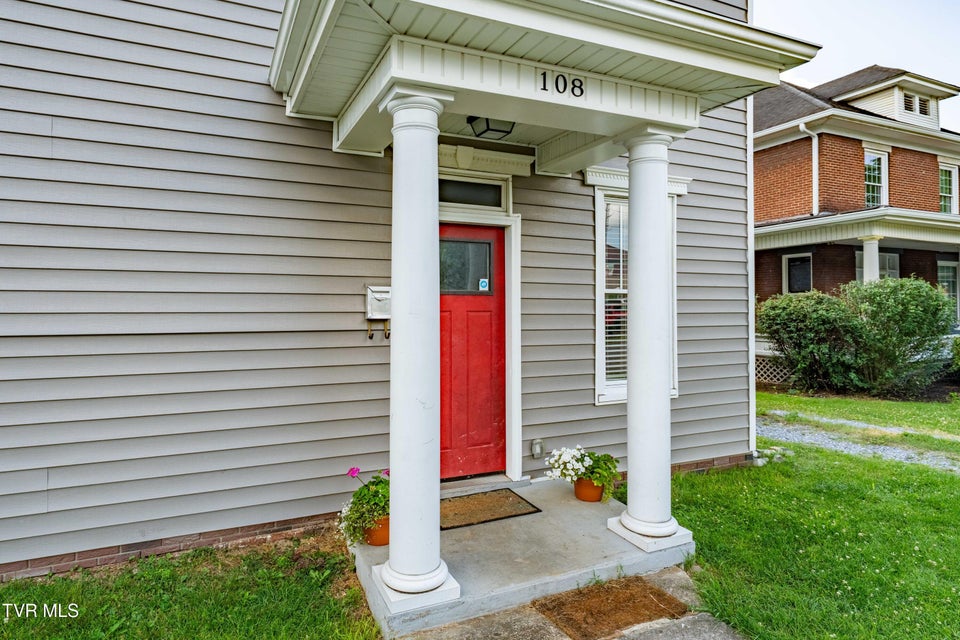 Photo #5: 108 E Unaka Avenue