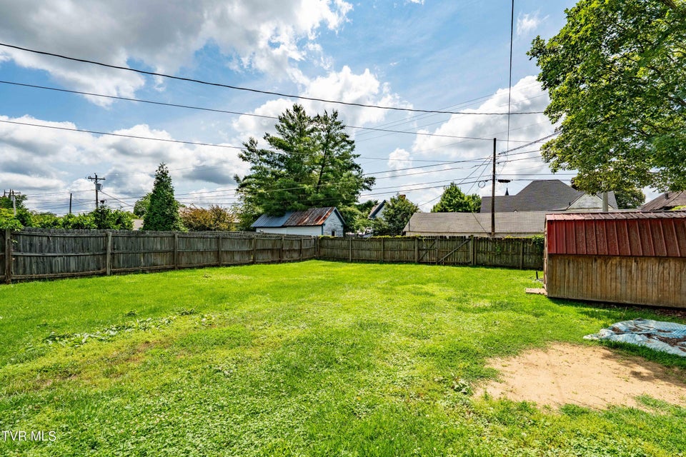 Photo #8: 108 E Unaka Avenue