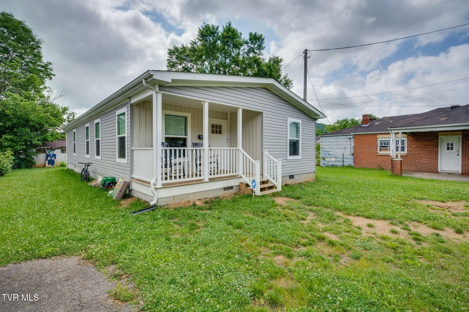 Photo #2: 2533 Sullivan Gardens Parkway