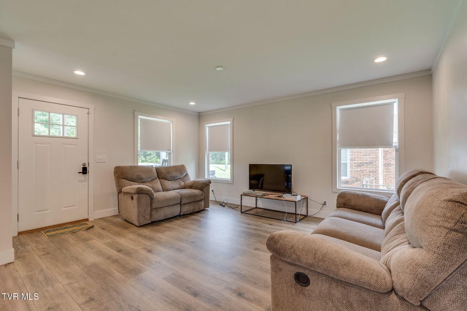 Photo #6: 2533 Sullivan Gardens Parkway