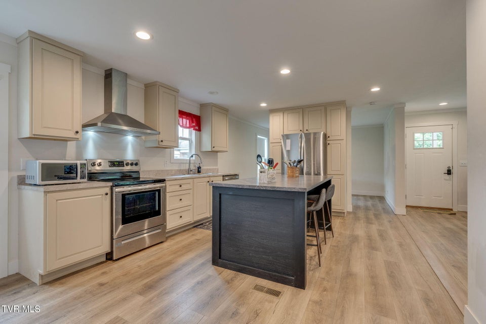 Photo #7: 2533 Sullivan Gardens Parkway