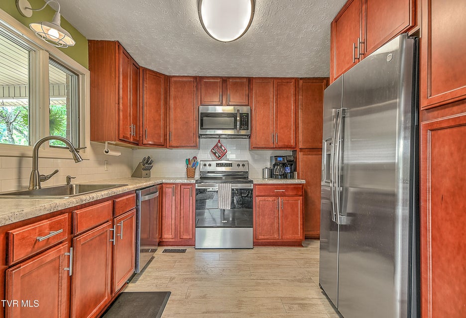 Photo #11: 521 Galloway Street