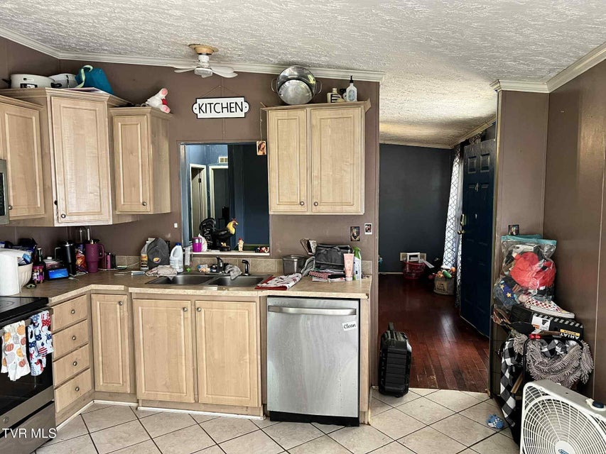 Photo #16: 692 Hamner Avenue