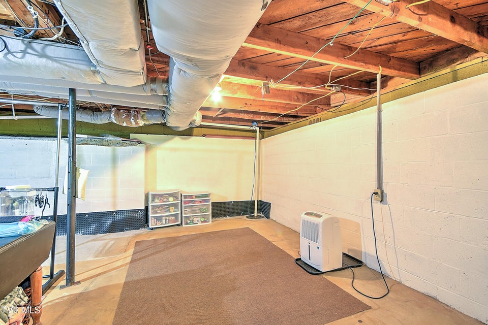 Photo #37: 521 Galloway Street