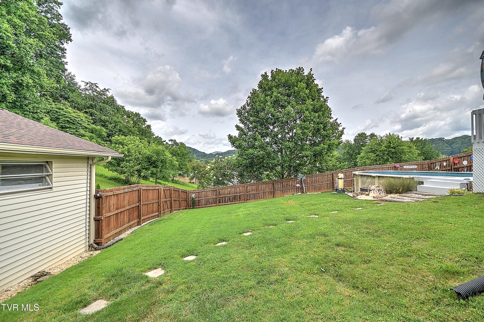 Photo #52: 521 Galloway Street