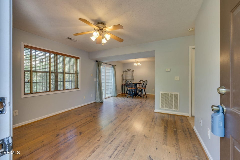 Photo #3: 506 Pilgrim Court