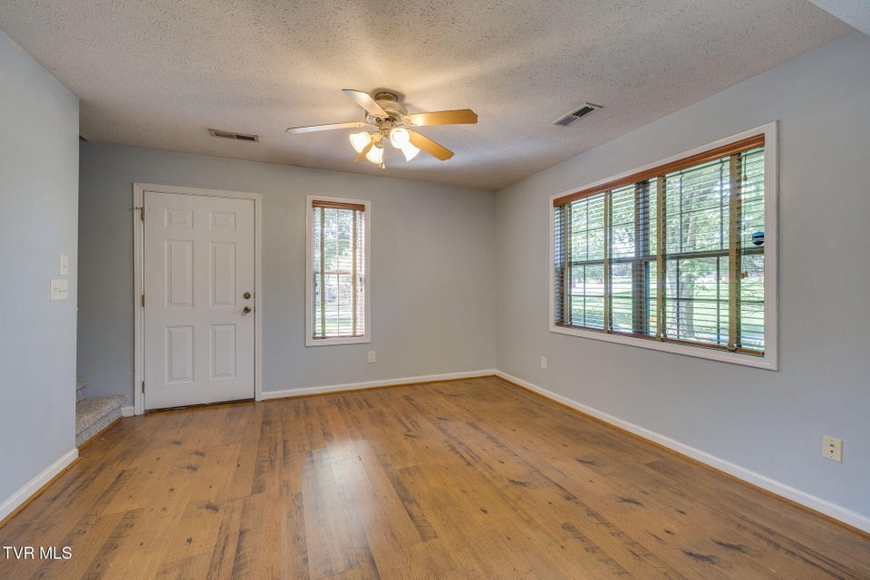 Photo #4: 506 Pilgrim Court