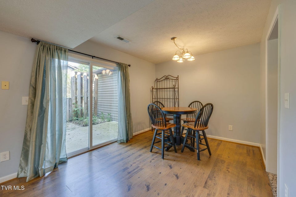 Photo #7: 506 Pilgrim Court