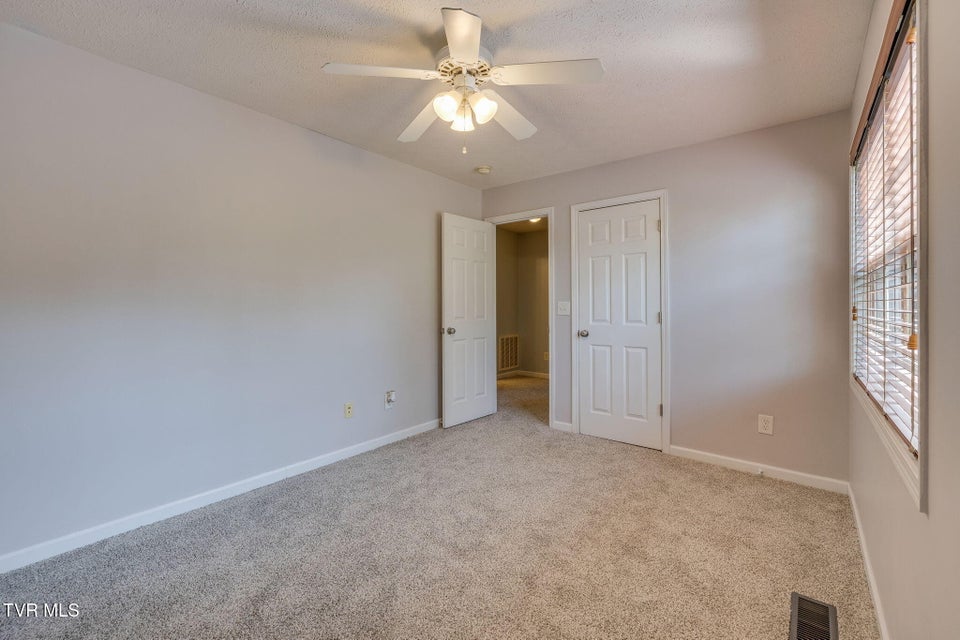 Photo #15: 506 Pilgrim Court