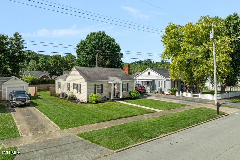 Photo #6: 310 E Street