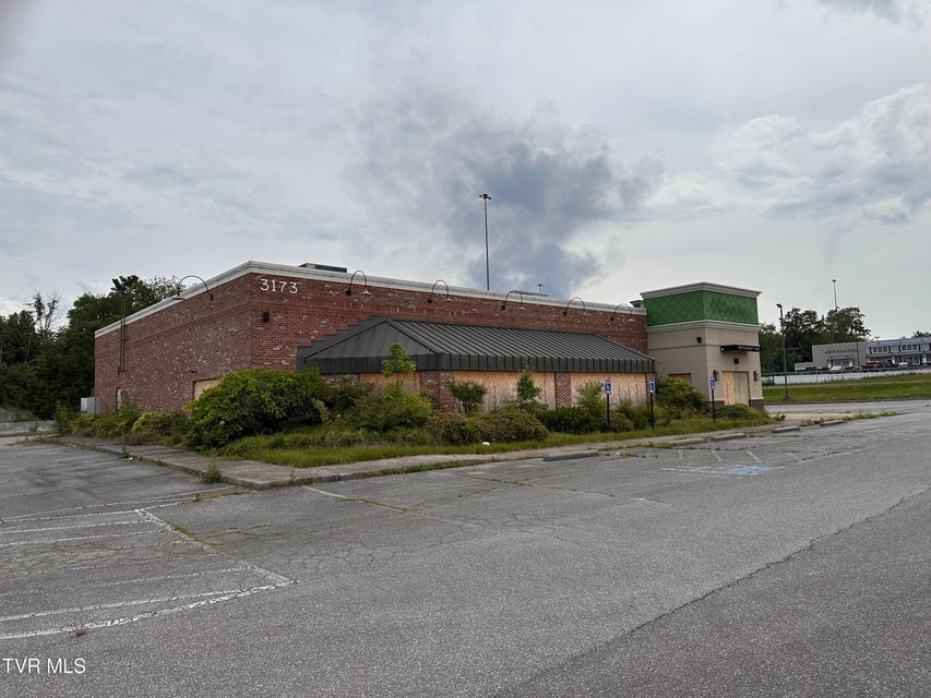 Photo #7: 3315 Linden Drive 