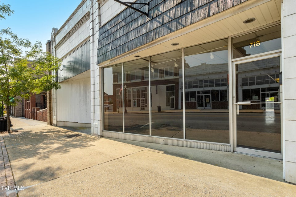 Photo #7: 718 State Street