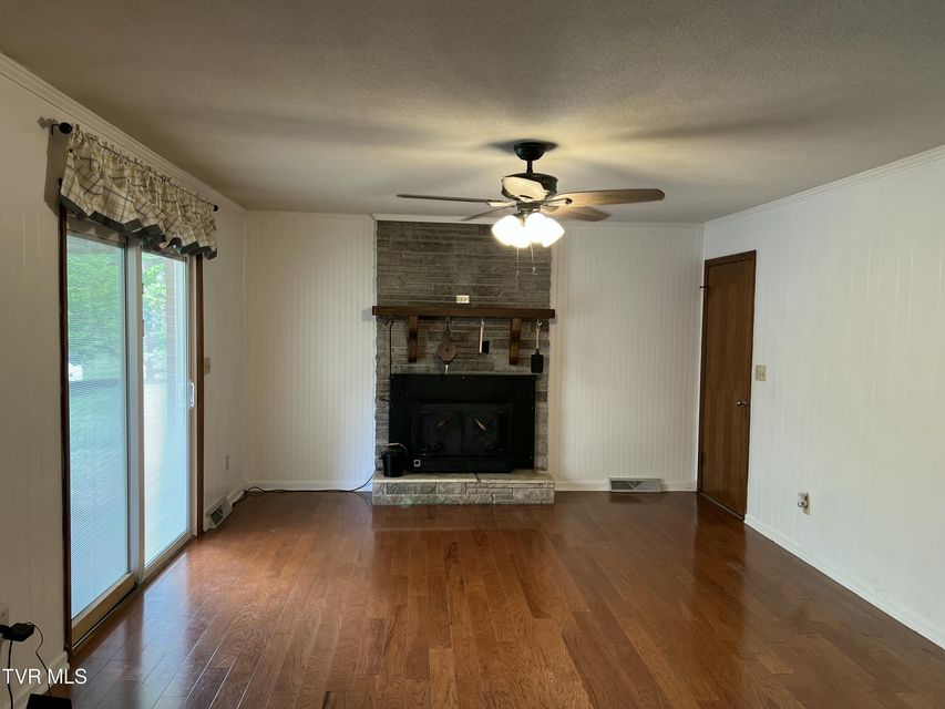 Photo #11: 216 Nelson Avenue
