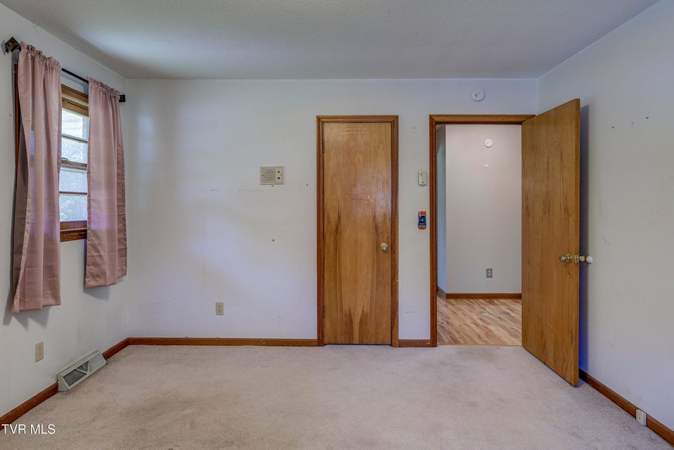 Photo #16: 216 Nelson Avenue
