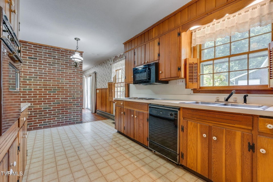 Photo #18: 204 Shady Brook Drive