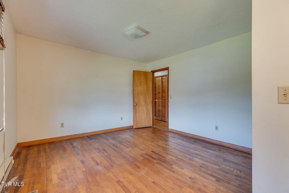 Photo #28: 204 Shady Brook Drive
