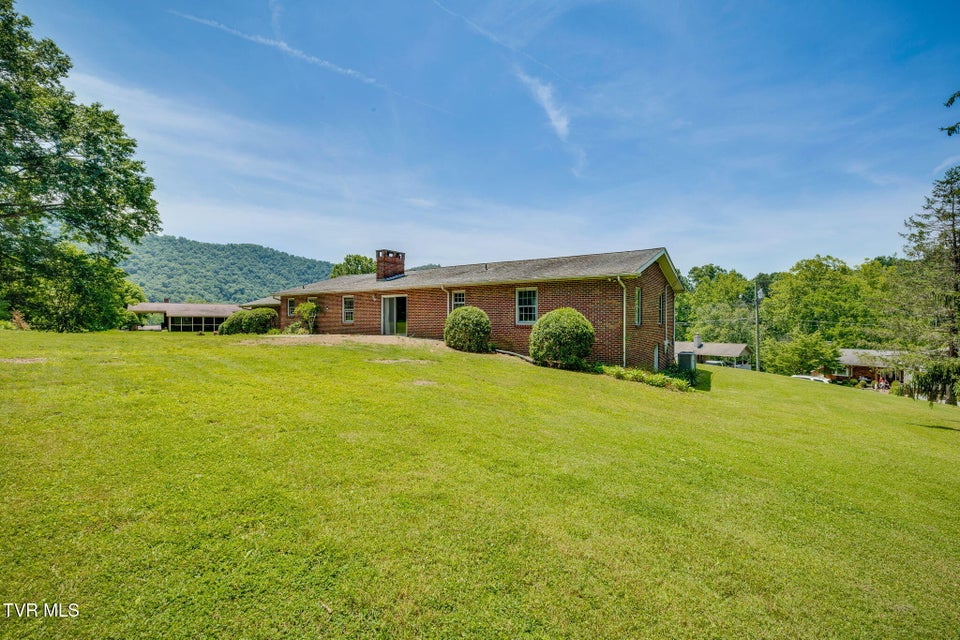 Photo #31: 204 Shady Brook Drive