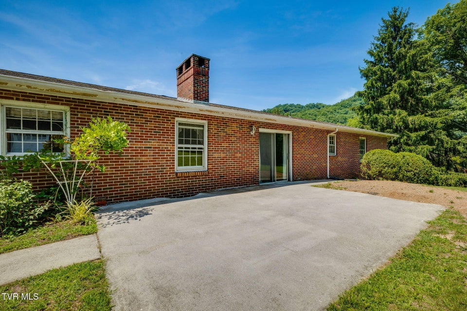 Photo #32: 204 Shady Brook Drive