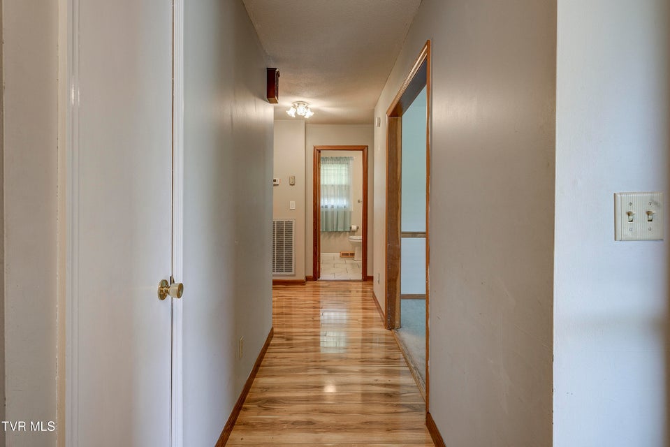 Photo #29: 216 Nelson Avenue